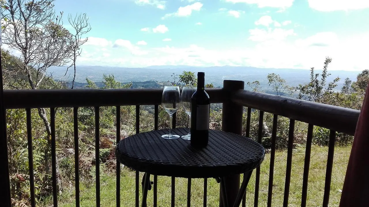 بيت خشبي فندق ميديلينفي  Mirador Cerro Verde
