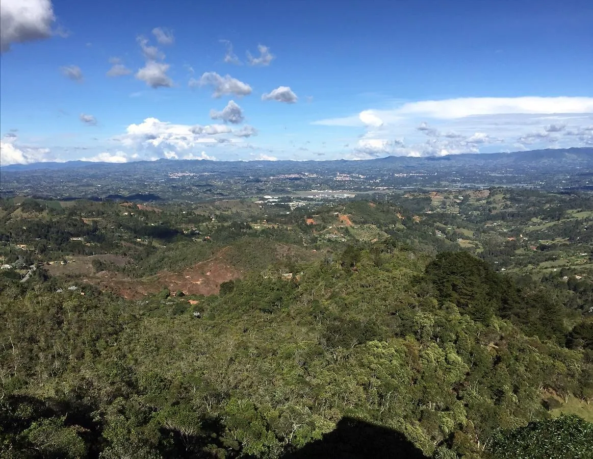 فندق ميديلينفي  Mirador Cerro Verde بيت خشبي ميديلين